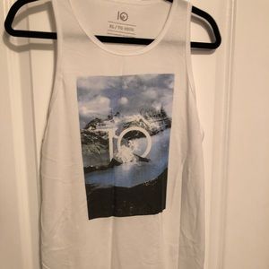 White tentree tank